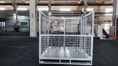 金屬周轉(zhuǎn)箱如何混跡于各個行業(yè)還深得好評